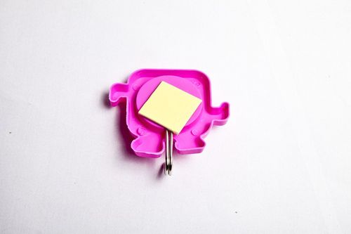 2元店 多色强力塑料卡通手拉手挂钩粘钩 一排4个日用百货厂家批发